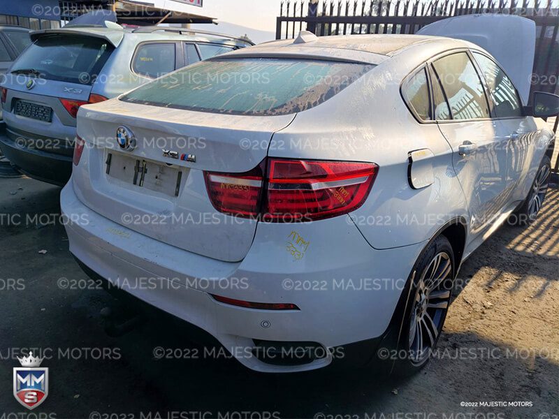 2013 BMW X6 E71 Exterior view showing the rear and badges