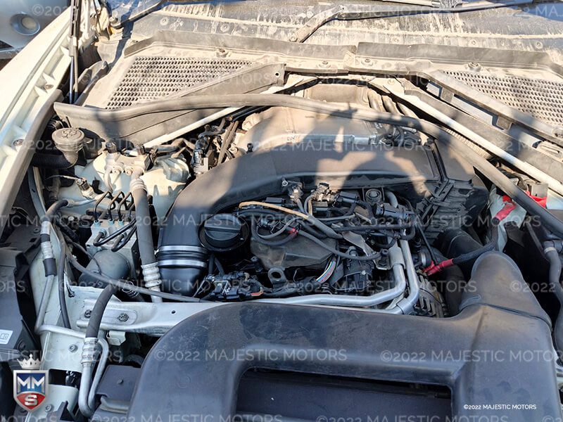 2013 BMW X6 E71 Complete view of engine bay